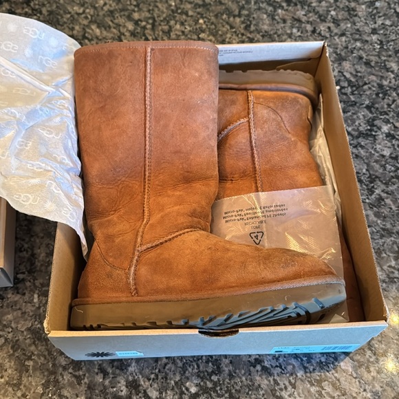UGG Brown Shearling Boots GUC 7 - Picture 16 of 16